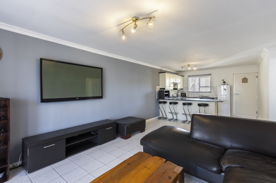 To Let 2 Bedroom Property for Rent in Heritage Park Western Cape